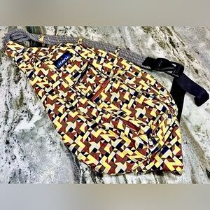 KAVU Crossbody Rope Sling Bag Backpack. EUC. Desert Quilt Yellow Geometric